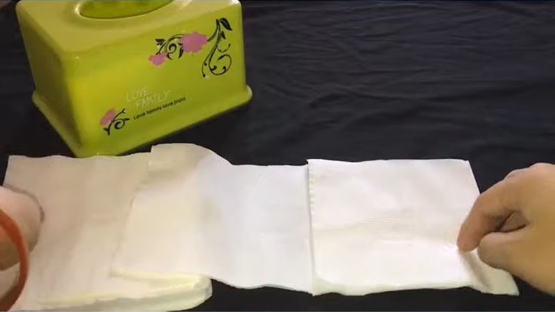 Cách xếp khăn giấy vào hộp rút