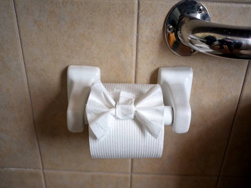 quy tắc đặt giấy vệ sinh trong khách sạn